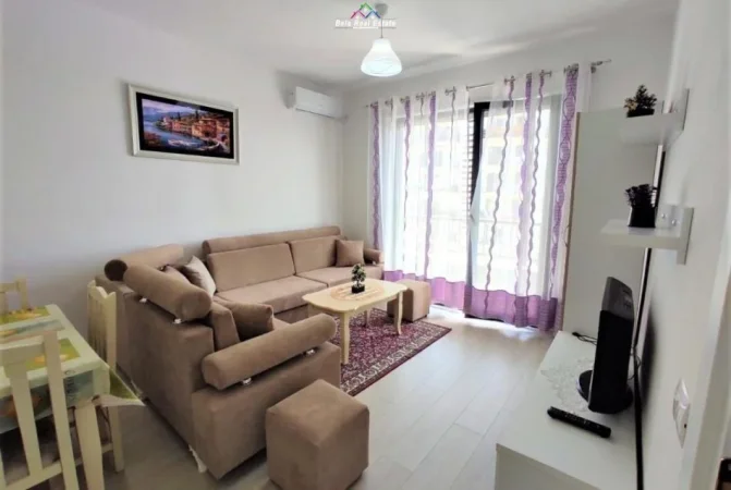 Tirane, jepet me qera apartament 3+1+Ballkon Kati 5, 90 m² 600 € (prane Komisariatit te Policise Rrugore)