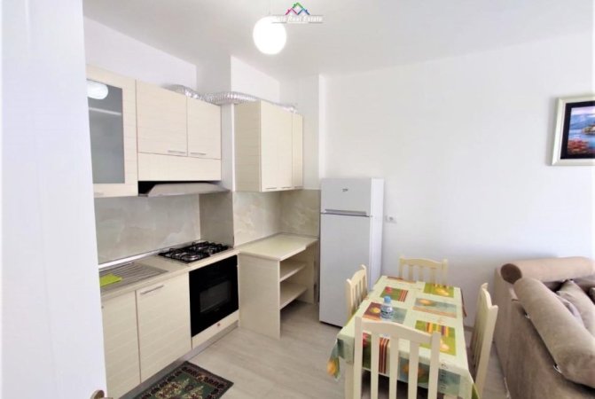 Tirane, jepet me qera apartament 3+1+Ballkon Kati 5, 90 m² 600 € (prane Komisariatit te Policise Rrugore)