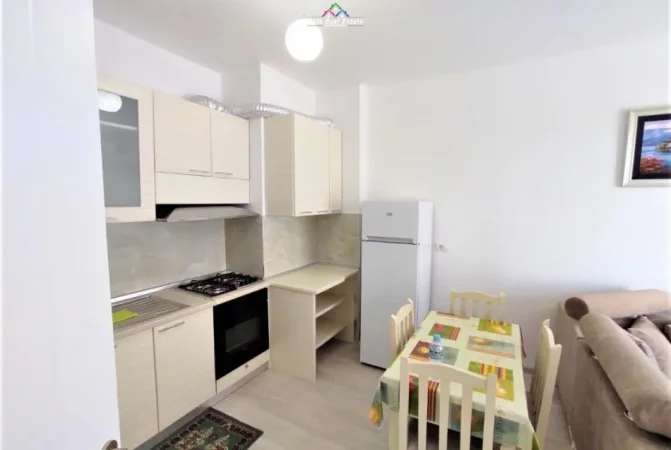 Tirane, jepet me qera apartament 3+1+Ballkon Kati 5, 90 m² 600 € (prane Komisariatit te Policise Rrugore)