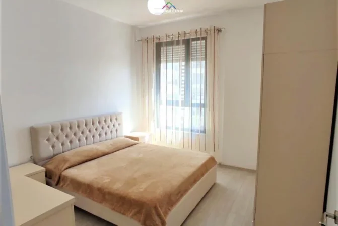 Tirane, jepet me qera apartament 3+1+Ballkon Kati 5, 90 m² 600 € (prane Komisariatit te Policise Rrugore)