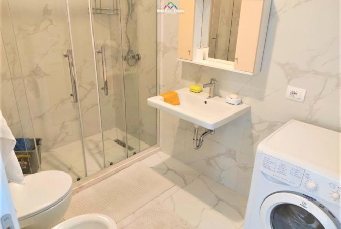 Tirane, jepet me qera apartament 3+1+Ballkon Kati 5, 90 m² 600 € (prane Komisariatit te Policise Rrugore)