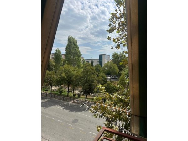 Tirane, jepet me qera apartament 2+1 Kati 1, 130 m² 500 € 