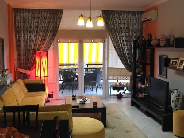 Tirane, jepet me qera apartament 2+1 , 114 m² 700 € 