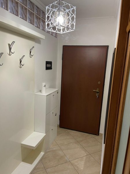 Tirane, Jepet me Qera apartament 2+1+BLK Kati 3, 95 m² 600 Euro (250m larg Qendres)
