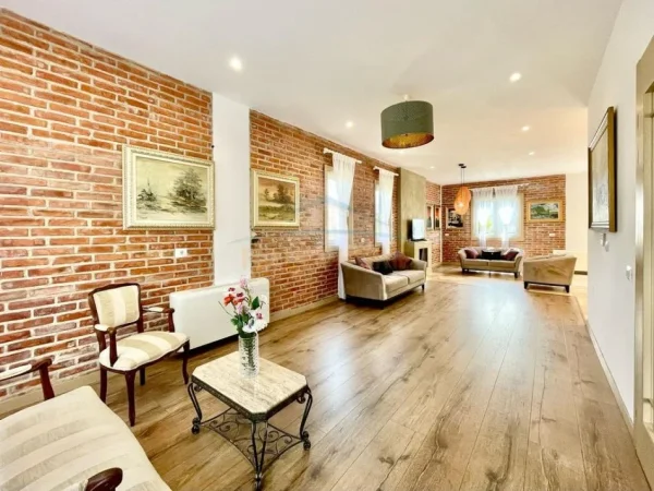 Tirane, shitet Vile 4+1+Aneks+Ballkon Kati 2, 930 m² 850.000 € (MULLET)