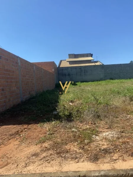 Tirane, jepet me qera toke , 900 m² (FARKE)