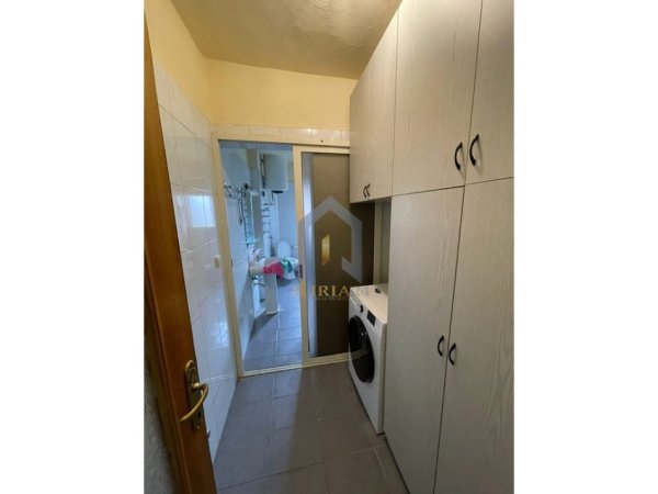 Tirane, jepet me qera apartament 2+1 Kati 2, 112 m² 600 € (Rruga Hoxha Tasim Pazari i Ri)