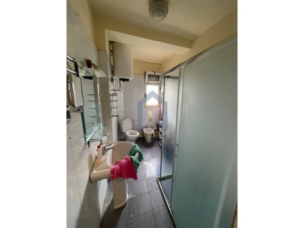 Tirane, jepet me qera apartament 2+1 Kati 2, 112 m² 600 € (Rruga Hoxha Tasim Pazari i Ri)