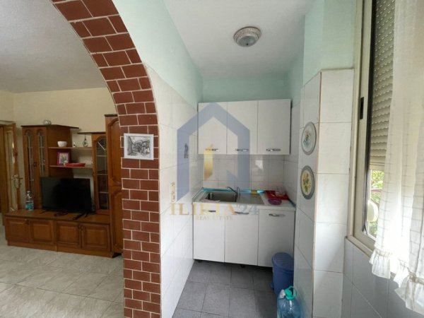 Tirane, jepet me qera apartament 2+1 Kati 2, 112 m² 600 € (Rruga Hoxha Tasim Pazari i Ri)