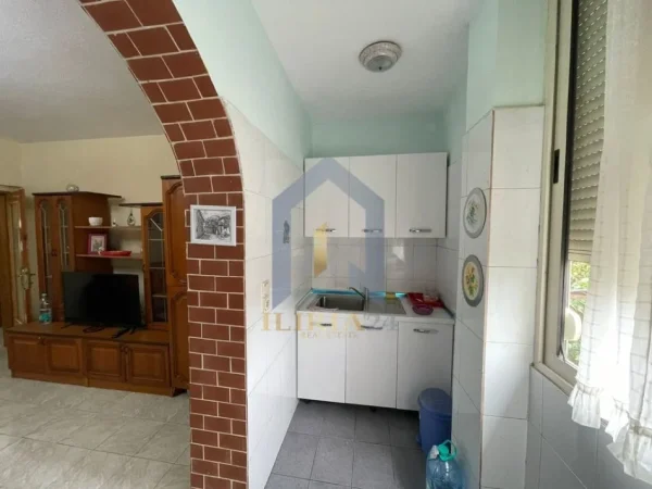 Tirane, jepet me qera apartament 2+1 Kati 2, 112 m² 600 € (Rruga Hoxha Tasim Pazari i Ri)