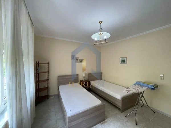 Tirane, jepet me qera apartament 2+1 Kati 2, 112 m² 600 € (Rruga Hoxha Tasim Pazari i Ri)