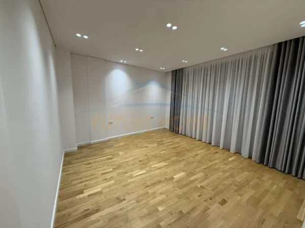 Tirane, jepet me qera Vile 2 Katshe Kati 0, 333 m² 4.000 € (Farke)