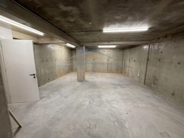 Tirane, jepet me qera Vile 2 Katshe Kati 0, 333 m² 4.000 € (Farke)