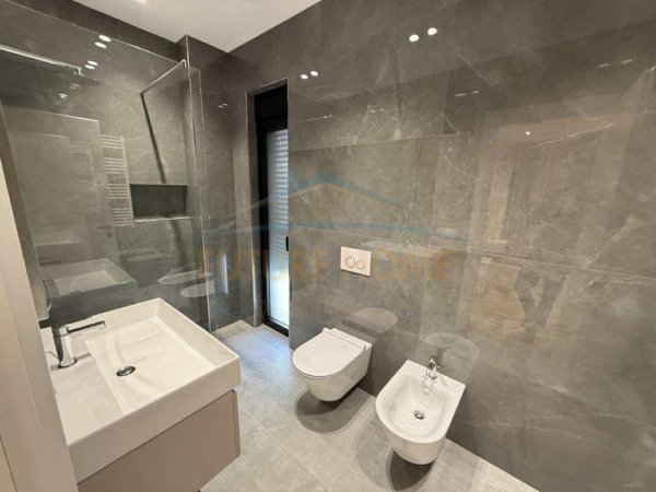 Tirane, jepet me qera Vile 2 Katshe Kati 0, 333 m² 4.000 € (Farke)