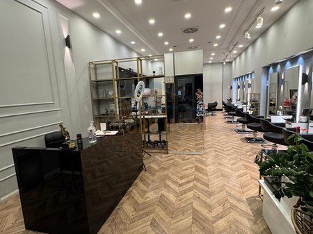 Tirane, jepet me qera ambjent biznesi Kati 0, 87 m² 3.500 € (Rruga e Kosovareve)