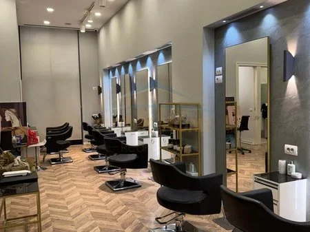 Tirane, jepet me qera ambjent biznesi Kati 0, 87 m² 3.500 € (Rruga e Kosovareve)