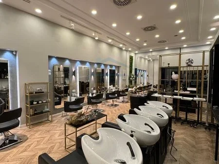 Tirane, jepet me qera ambjent biznesi Kati 0, 87 m² 3.500 € (Rruga e Kosovareve)