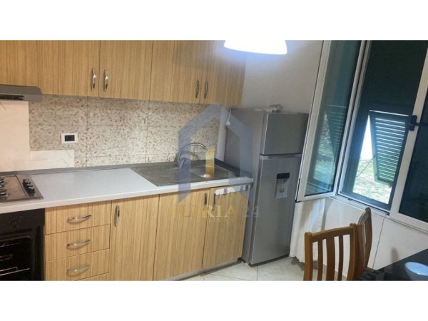 Tirane, jepet me qera shtepi 1+1 , 70 m² 500 € 