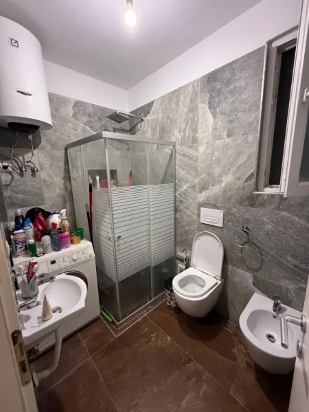 Tirane, shitet apartament 1+1 Kati 6, 42 m² 83.000 € (RRUGA 5 MAJ)