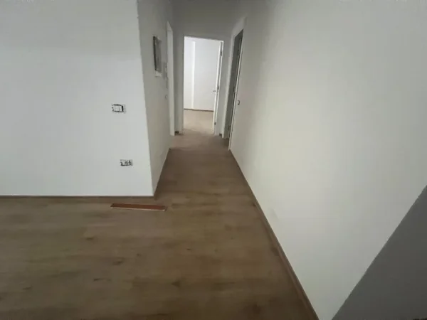 Tirane, shitet apartament duplex 2+1+Aneks+Ballkon Kati 3, 113 m² 163.000 € (rruga viena)