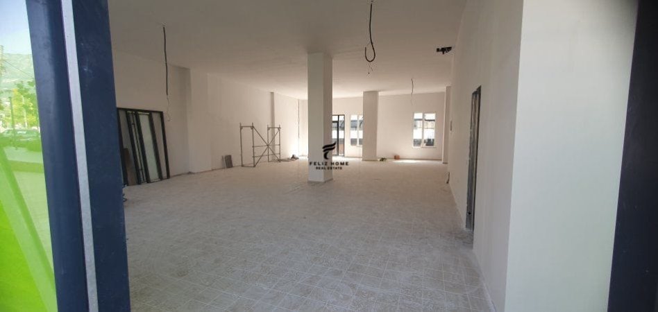 Tirane, jepet me qera ambjent biznesi Kati 0, 220 m² 4.200 € (SHKOZE)