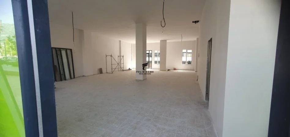 Tirane, jepet me qera ambjent biznesi Kati 0, 220 m² 4.200 € (SHKOZE)