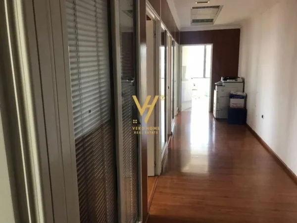 Tirane, jepet me qera zyre Kati 12, 118 m² 2.400 € (KULAT BINJAKE)