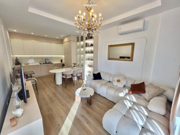 Tirane, jap me qera apartament 1+1+Ballkon Kati 6, 65 m² 700 € (porcelan)