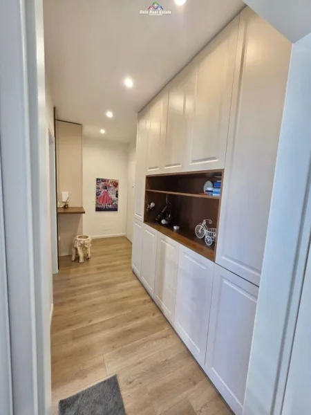 Tirane, jap me qera apartament 1+1+Ballkon Kati 6, 65 m² 700 € (porcelan)