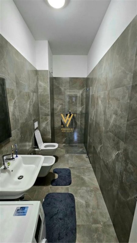 Tirane, jepet me qera apartament 1+1+Ballkon Kati 5, 65 m² 700 € (SQUARE 21)