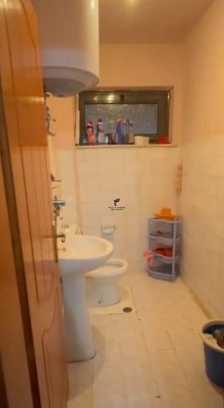 Tirane, jepet me qera apartament 2+1 Kati 2, 87 m² 500 € (TIRANA BANK)