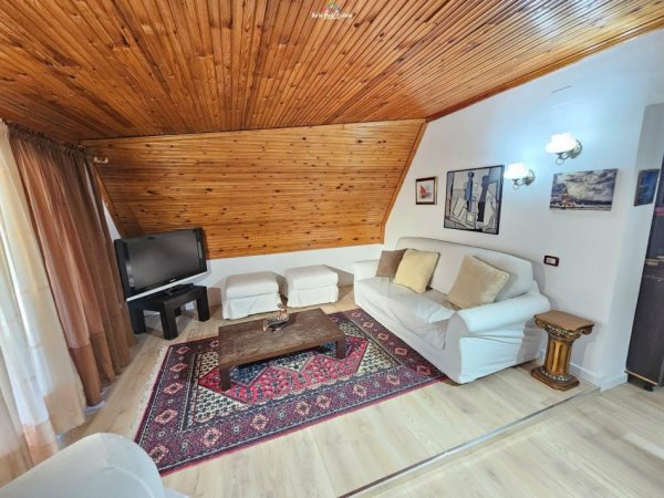 Tirane, jepet me qera Vile 3+1 Kati 3, 135 m² 500 € (tregu elektrik)