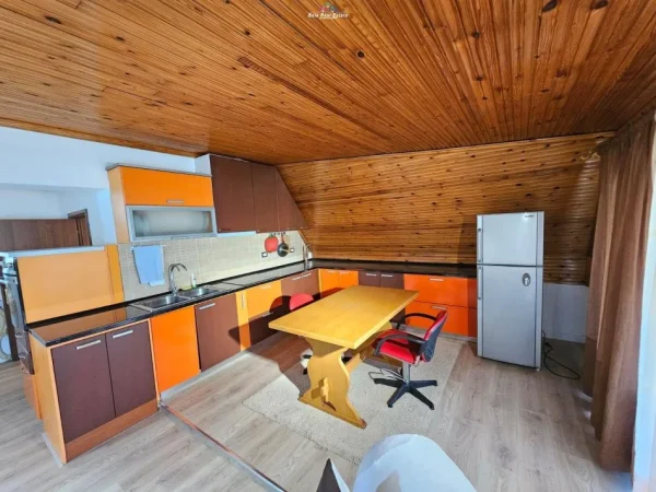 Tirane, jepet me qera Vile 3+1 Kati 3, 135 m² 500 € (tregu elektrik)