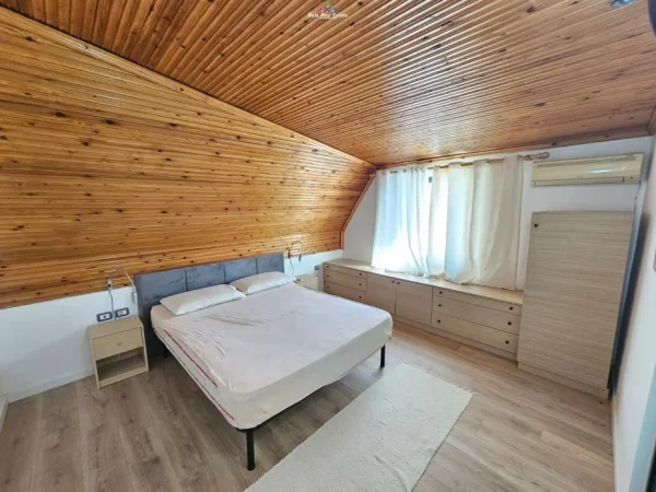 Tirane, jepet me qera Vile 3+1 Kati 3, 135 m² 500 € (tregu elektrik)