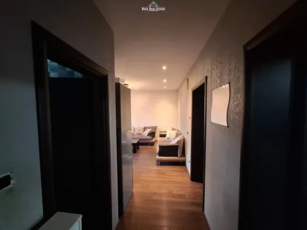 Tirane, jepet me qera apartament 2+1 Kati 4, 80 m² 650 € (rruga bardhyl)