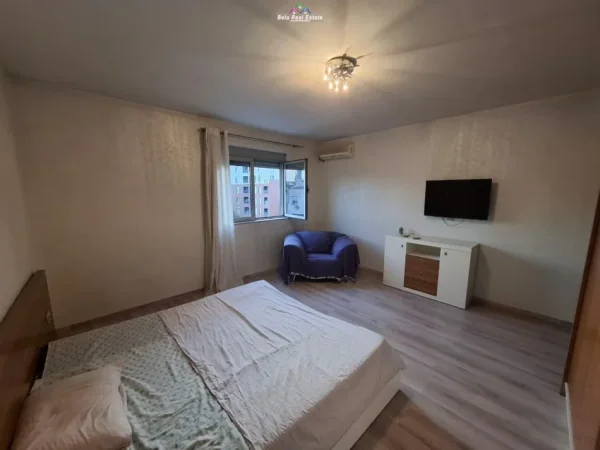 Tirane, jepet me qera apartament 2+1 Kati 4, 80 m² 650 € (rruga bardhyl)
