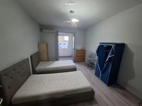 Tirane, jepet me qera apartament 2+1 Kati 4, 80 m² 650 € (rruga bardhyl)