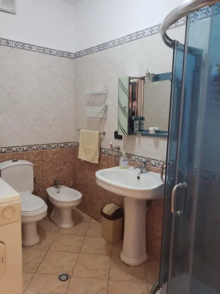 Tirane, jepet me qera apartament 2+1 Kati 9, 105 m² 650 € (Komuna parisit)