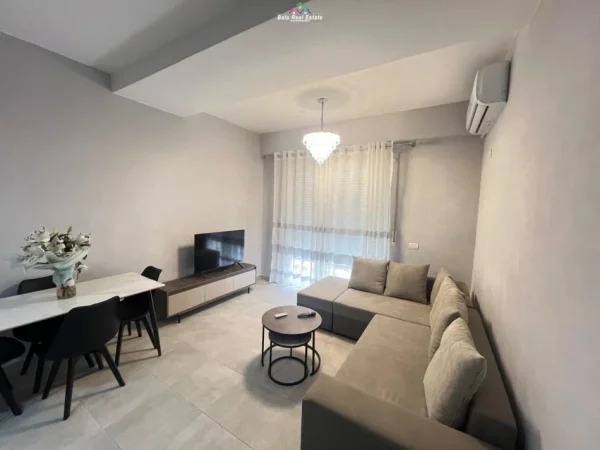 Tirane, jepet me qera apartament 2+1+Ballkon Kati 7, 105 m² 750 € (Brryli)