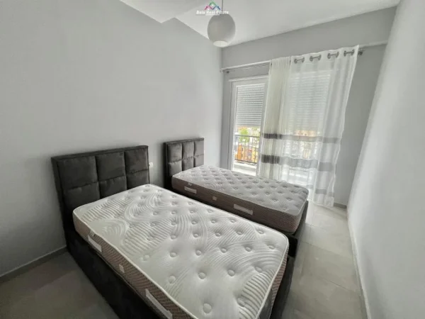 Tirane, jepet me qera apartament 2+1+Ballkon Kati 7, 105 m² 750 € (Brryli)