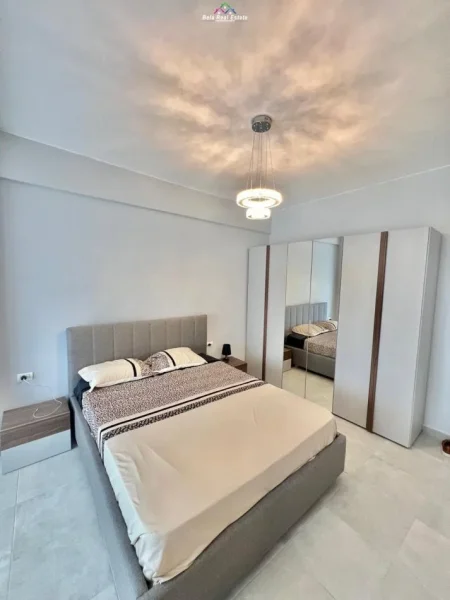 Tirane, jepet me qera apartament 2+1+Ballkon Kati 7, 105 m² 750 € (Brryli)