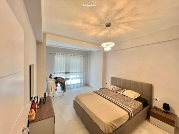 Tirane, jepet me qera apartament 2+1+Ballkon Kati 7, 105 m² 750 € (Brryli)