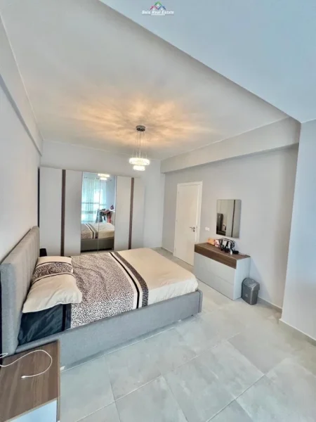 Tirane, jepet me qera apartament 2+1+Ballkon Kati 7, 105 m² 750 € (Brryli)