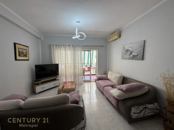 Tirane, jepet me qera apartament 3+1+Aneks+Ballkon Kati 3, 150 m² 750 € (Rr.e Kavajes)