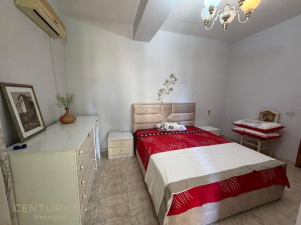 Tirane, jepet me qera apartament 3+1+Aneks+Ballkon Kati 3, 150 m² 750 € (Rr.e Kavajes)