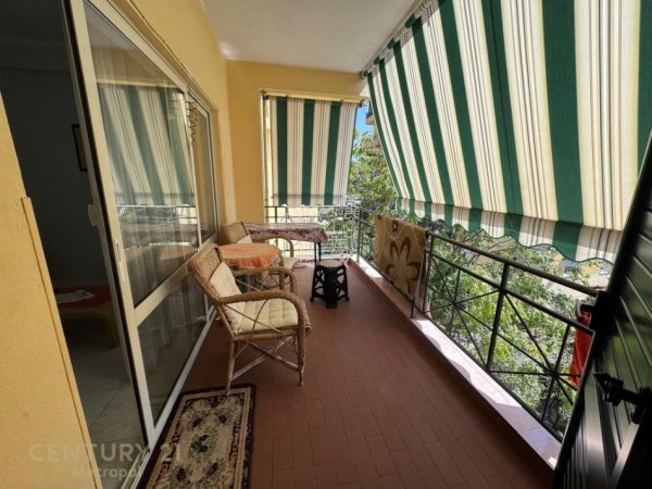 Tirane, jepet me qera apartament 3+1+Aneks+Ballkon Kati 3, 150 m² 750 € (Rr.e Kavajes)