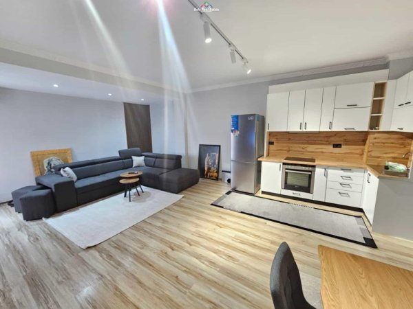 Tirane, jepet me qera apartament 2+1 Kati 6, 105 m² 700 € (kodra e diellit)