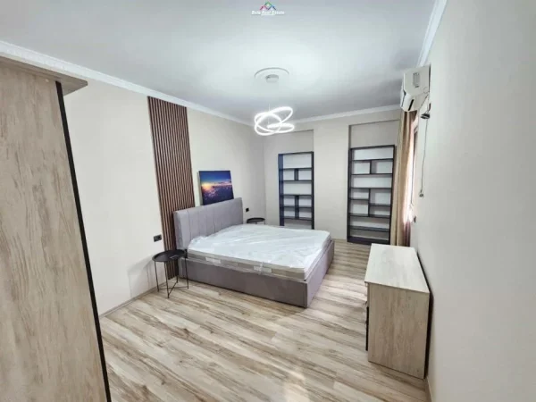 Tirane, jepet me qera apartament 2+1 Kati 6, 105 m² 700 € (kodra e diellit)