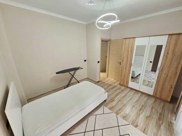 Tirane, jepet me qera apartament 2+1 Kati 6, 105 m² 700 € (kodra e diellit)