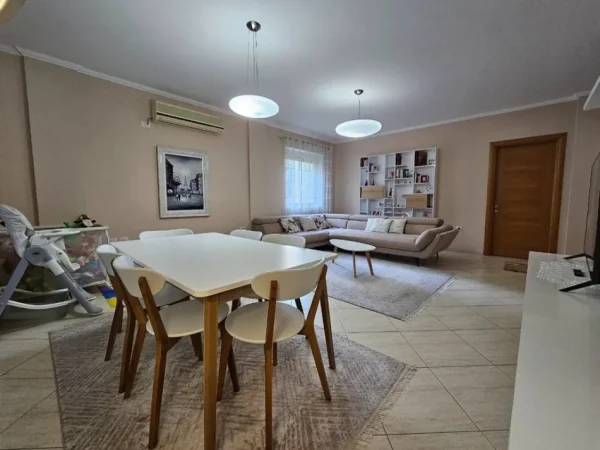 Tirane, shitet apartament 2+1 Kati 3, 124 m² 219.000 € (Liqeni i Thate)